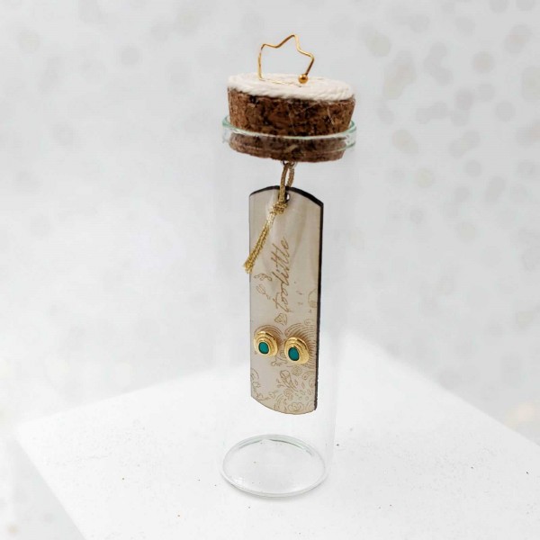 Καρφωτά σκουλαρίκια με σμάλτο σε ξύλινο ταμπελάκι με χάραξη και γυάλινο διακοσμητικό μπουκαλάκι