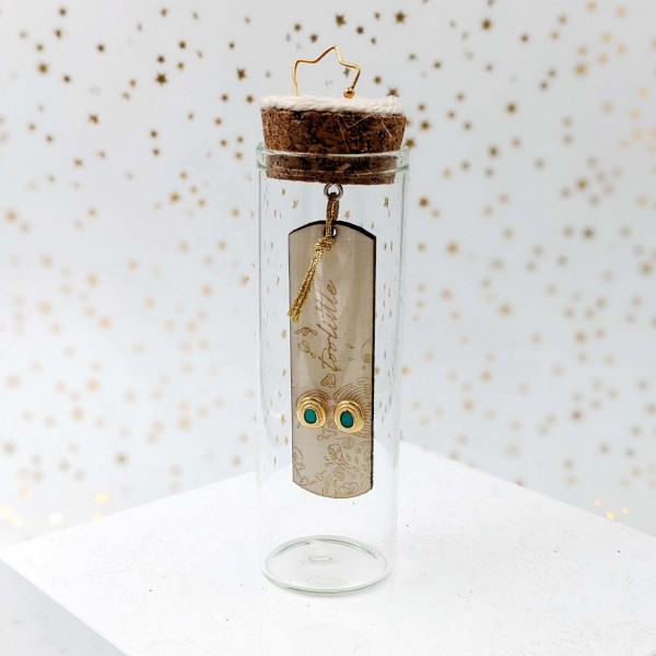 Καρφωτά σκουλαρίκια με σμάλτο σε ξύλινο ταμπελάκι με χάραξη και γυάλινο διακοσμητικό μπουκαλάκι