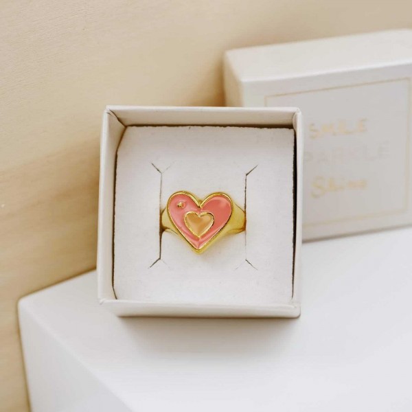 Επίχρυσο δαχτυλίδι καρδιά με σμάλτο σε κουτί συσκευασίας δώρου